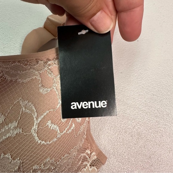 Avenue Lace Underwire Bra in Tan and Cream - Picture 2 of 5
